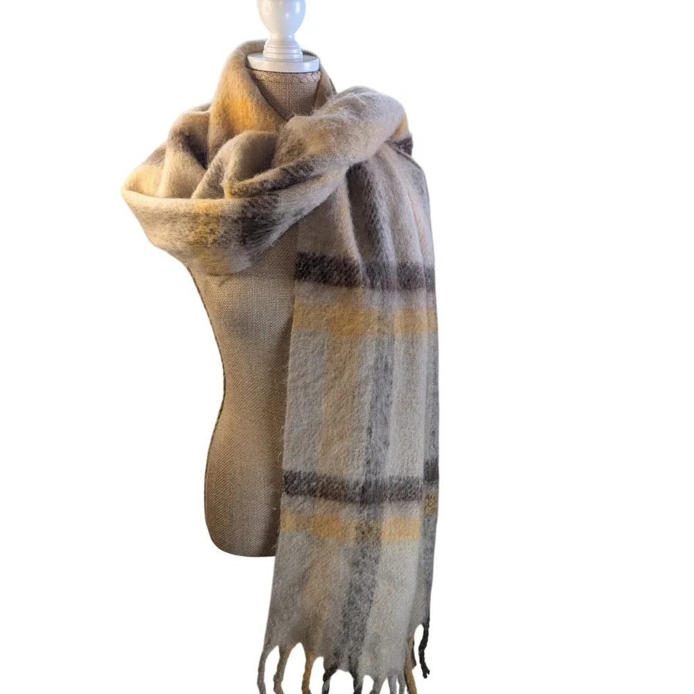Steve Madden Plaid Scarf Shawl Fringe Tan‎ Yellow Grey Cozy Winter Warm Soft